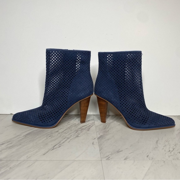 Vince Camuto Yolandal Blue Cutout Suede Pointy Toe Heeled Bootie 9M - Picture 7 of 15